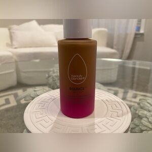 🩷BEAUTY BLENDER  Bounce Always On
Radiant Skin Tint, TAN 5, AUTHENTIC 1131A